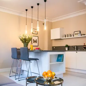 https://stone-steps-apartments.warsawhotelspoland.com